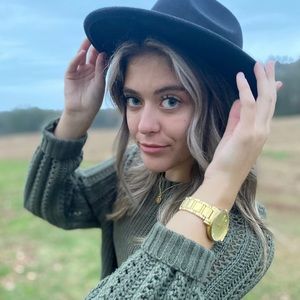 Meet your Posher, Savannah